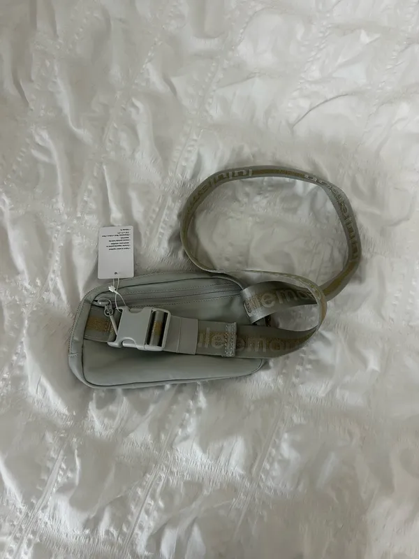 Lululemon Everywhere Belt Bag 1L Grey with Gold zippering - Image 2