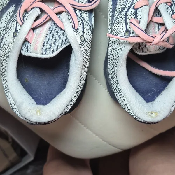 Brooks Women’s Athletic Shoes in Pink and Gray 9.5 - Image 9