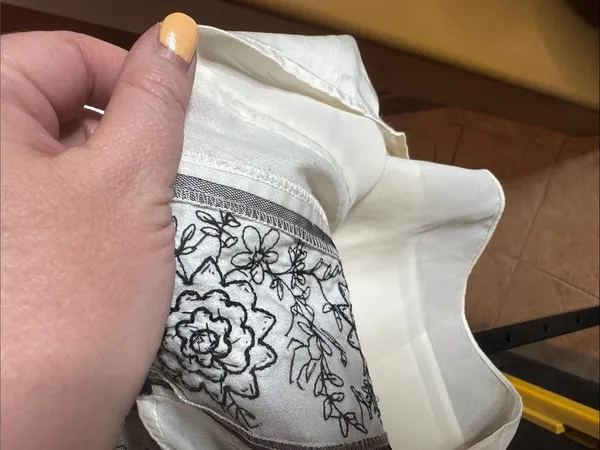 NWOT Ann Taylor LOFT Cream Satin Beaded Embroidered Velvet Trim Camisole Size 8 - Image 10