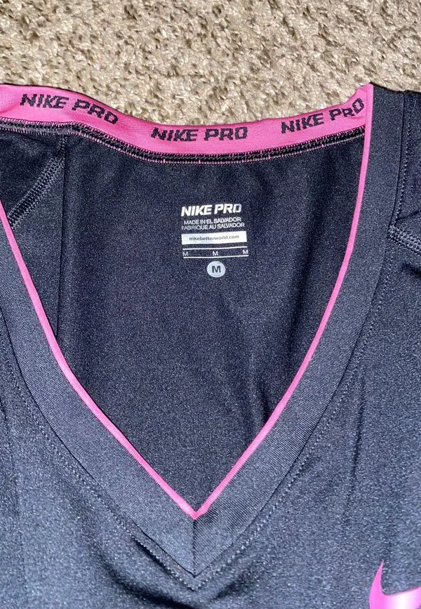 Nike dri-fit excercise top - Image 2