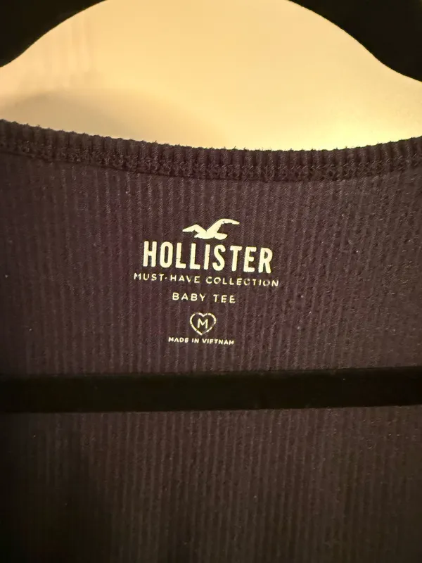 Hollister Black Must Have Collection Ribbed Baby Tee - Image 3