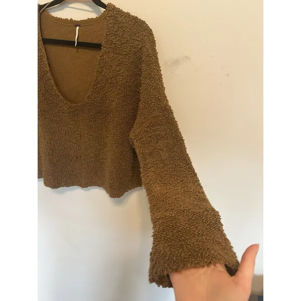 Free People Fuzzy Popcorn V-Neck Sweater Size Large Cropped Slouchy Boho Casual - Image 5