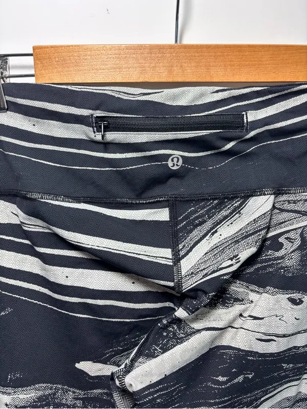 lululemon athletica Black & White Marble-Print Leggings Size 8 - Image 3
