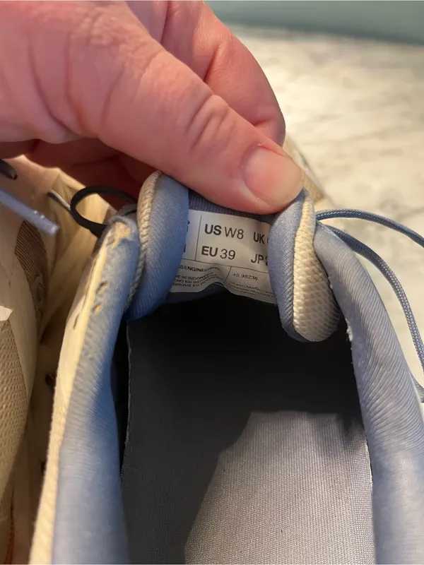 On Running Men's Athletic Shoes in Light Gray with Navy and Orange Accents - Image 4