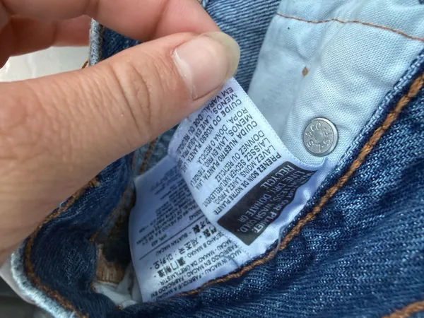 Levi’s Shorts Denim High-Rise Distressed - Image 6