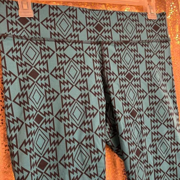 PINK Victorias‎ Secret Teal Black Aztec Yoga Athletic Capri Leggings Large - Image 4