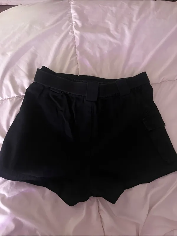 Aritzia TNA 3” Black Cargo Shorts with Utility Belt - Image 5