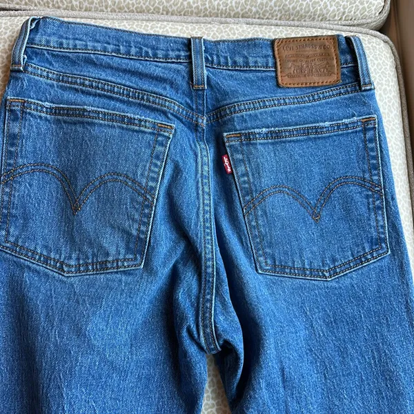 Levi’s Wedgie buttonfly high rise distressed jeans size 26 - Image 11