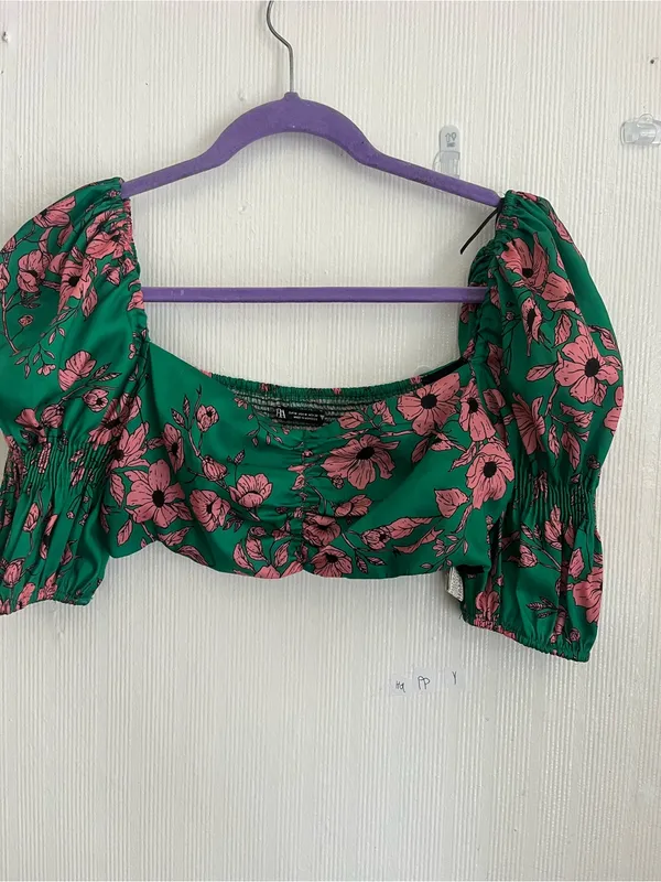 Zara Green Crop Top with Pink Floral Print - Image 2