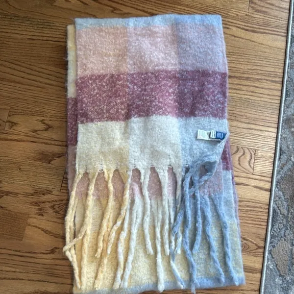 Lucky Brand Mismatched, Brandon, Old Navy, beanie and scarf winter set - Image 3