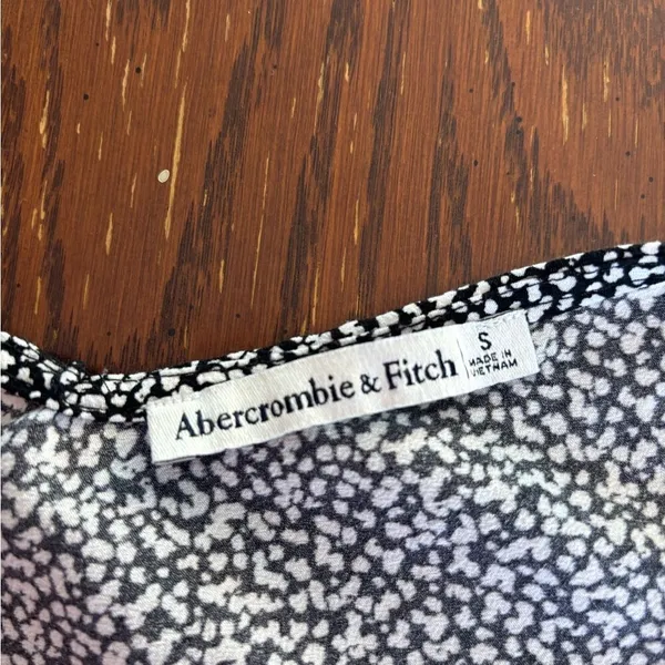 Abercrombie & Fitch Double V Spot Print Tank Top Size Small - Image 4