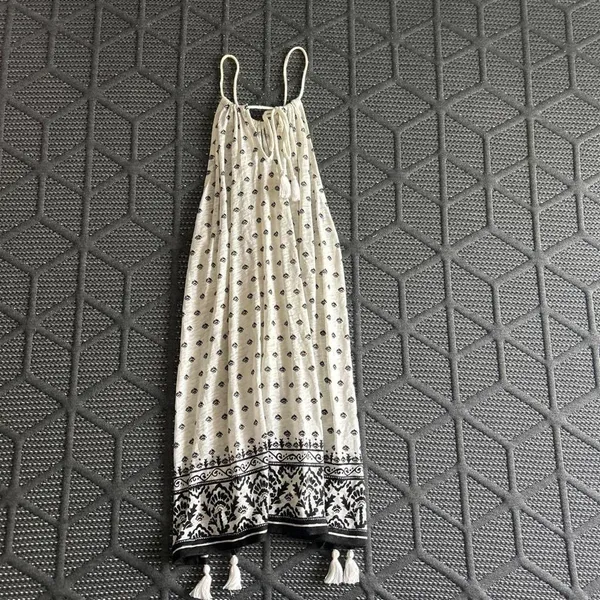 Women’s vineyard Vines White/Black Halter Blouse with Black Polka Dots and a Black Ornate Border at the Hem, Size S - Image 4