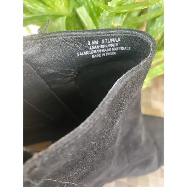 Dolce Vita Stunna black suede ankle boots size 9.5 - Image 4