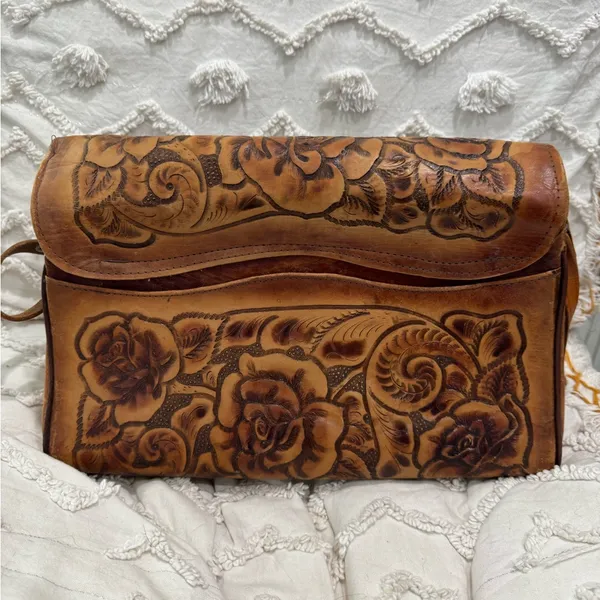 Vintage Beautiful Floral Hand Tooled Leather Bag- Made in Mexico - Image 4