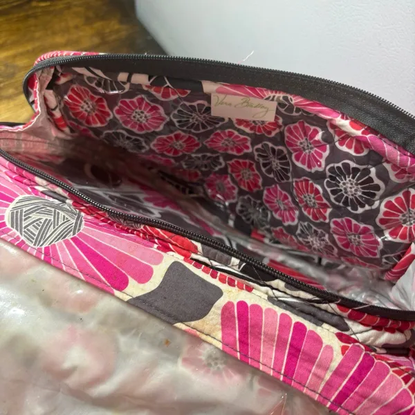 Vera Bradley Travel/Cosmetic Carrier‎ - Image 7