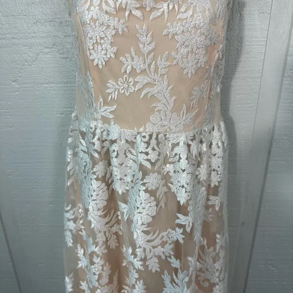 Lulus Beige with White Lace Overlay Strapless Dress Size Medium NWT - Image 7