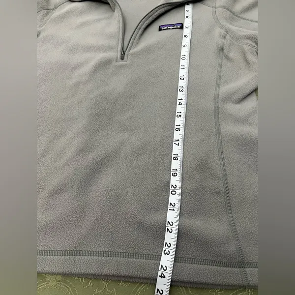 Patagonia Light Gray Fleece Pullover - Image 7