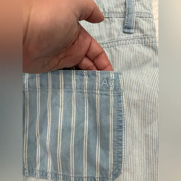 🆕 American Eagle Outfitters Blue and White Striped Overalls Size L - Image 5