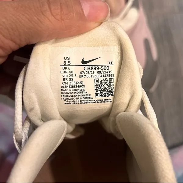 Nike AirMax 270 trainers - Image 5