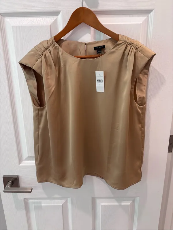 Ann Taylor Satin Cap Sleeve Shell Top in Beige/Gold size Medium NWT - Image 3