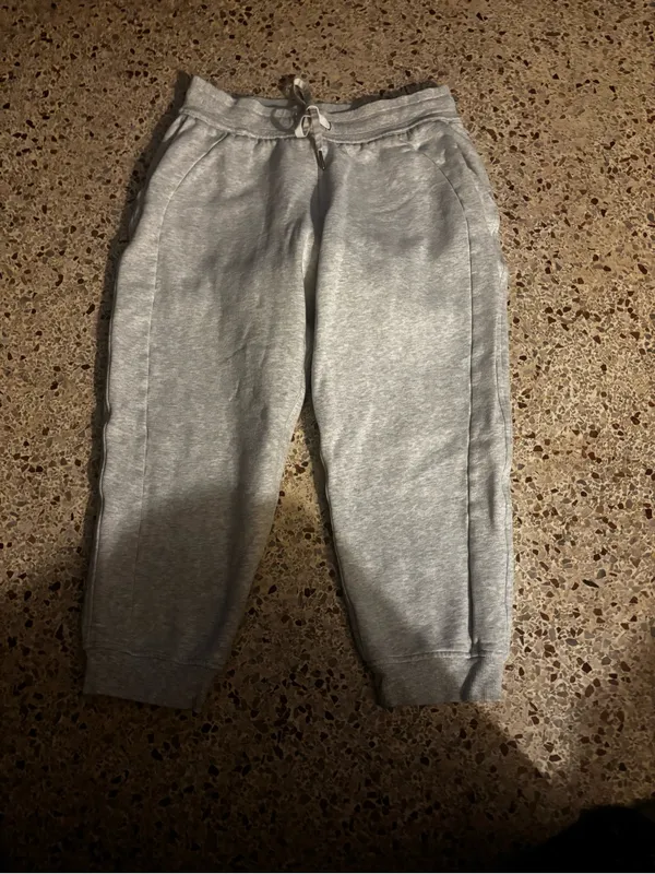 Lululemon Scuba High-Rise Cropped size 8 - Image 3