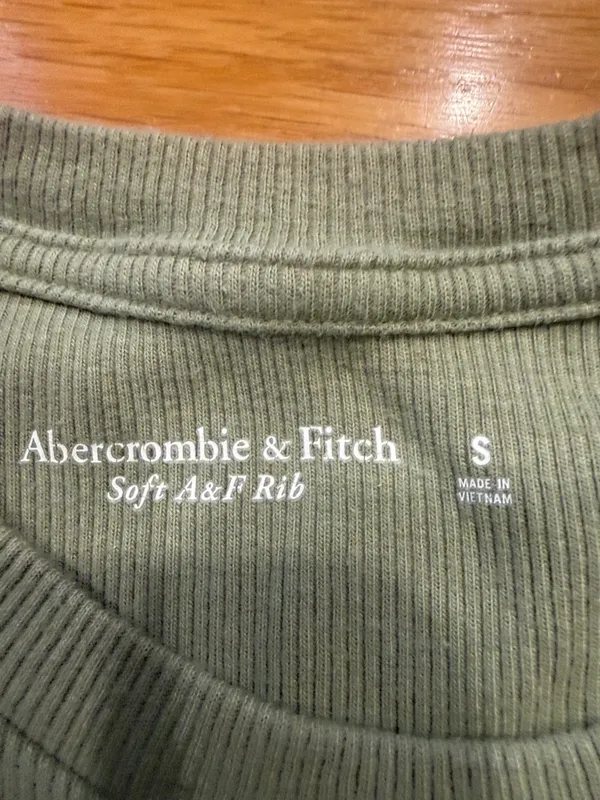 Abercrombie &Fitch soft rib top size small. - Image 4