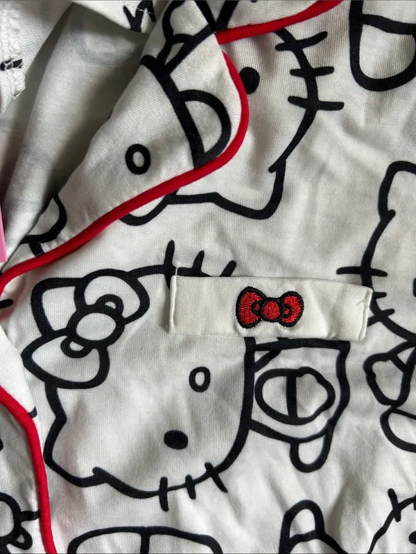 Hello Kitty White Pajama Set with Black Print and Pink Piping - Image 5
