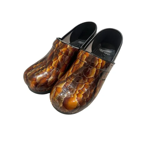 Dansko Tiger's Eye Professional Clogs Size 38 Patent Leather Finish Casual Brown - Image 2