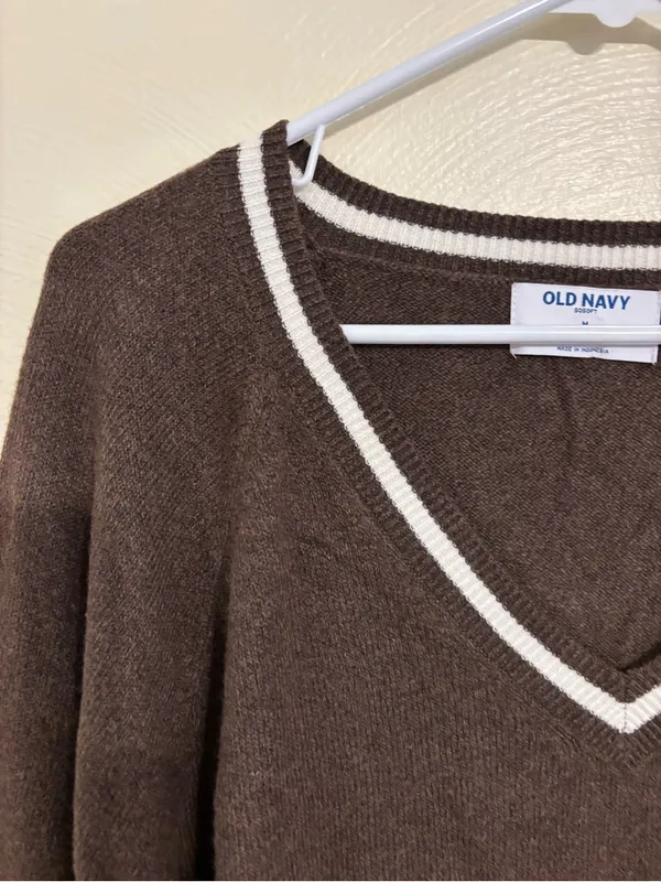 Old Navy Brown Cream V-Neck Varsity Stripe Sweater M NWT - Image 6