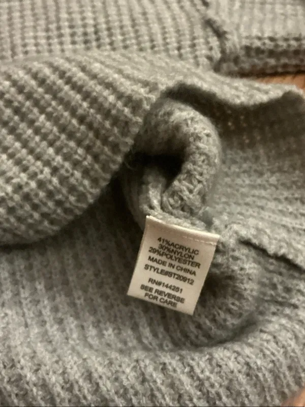Moon & Madison Cozy Grey Waffle Knit Chunky Sweater Size Medium - Image 6