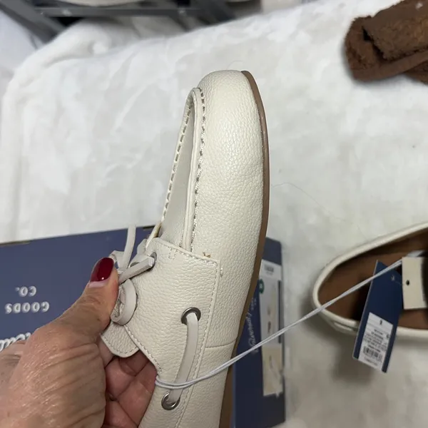 Universal Threads Women's Cream Loafers - Image 9