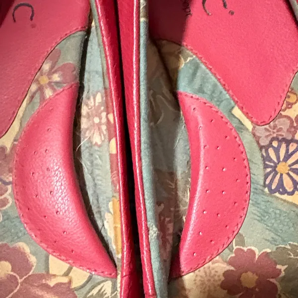 b.o.c. Red Floral Flats Size 9 - Image 3