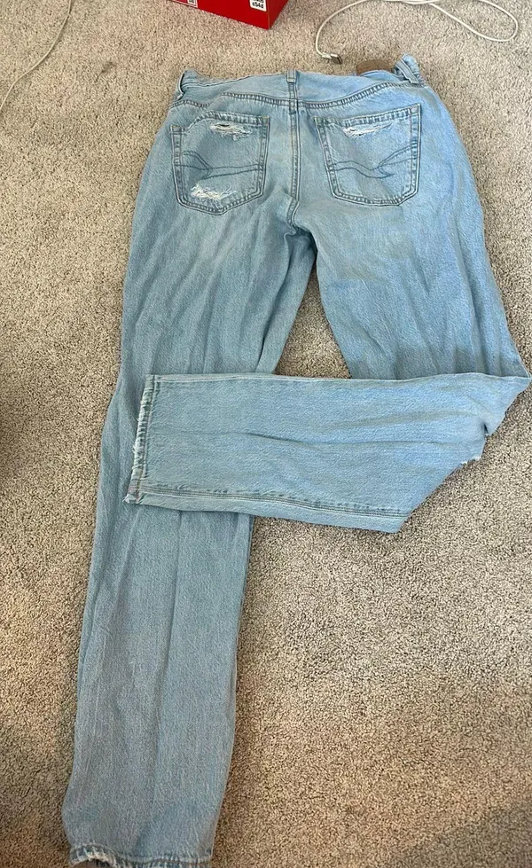 American Eagle Standard Fit Mom Jeans - Image 4
