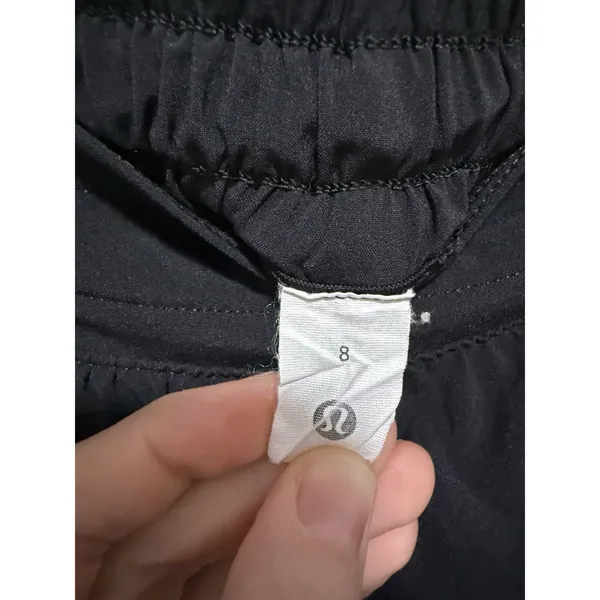 Lululemon Hotty Hot Short II *2.5" Black Size 8 - Image 3