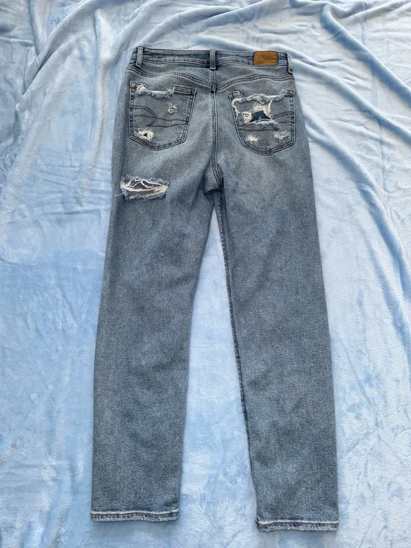 American Eagle Mom Jeans - Image 4