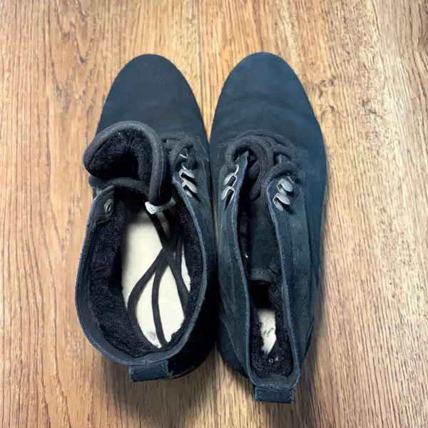 UGG Bethany Boots Womens 8‎ Black Suede Lace Up Sheepskin Booties 1012532 - Image 8