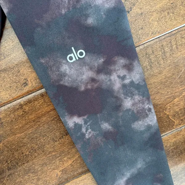 ALO Yoga Air Lift Leggings with Tie-Dye Pattern - Image 2