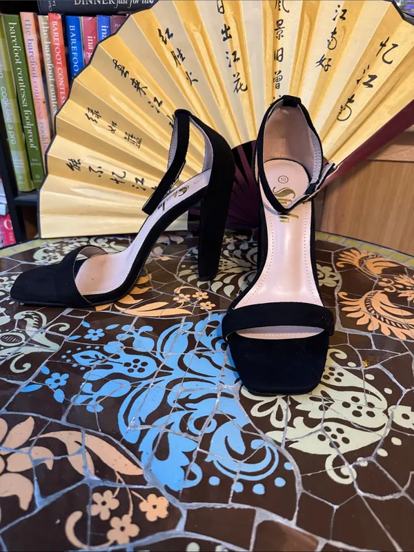 SHELN Black Suede High Heel Sandals Sz: 10 - Image 3