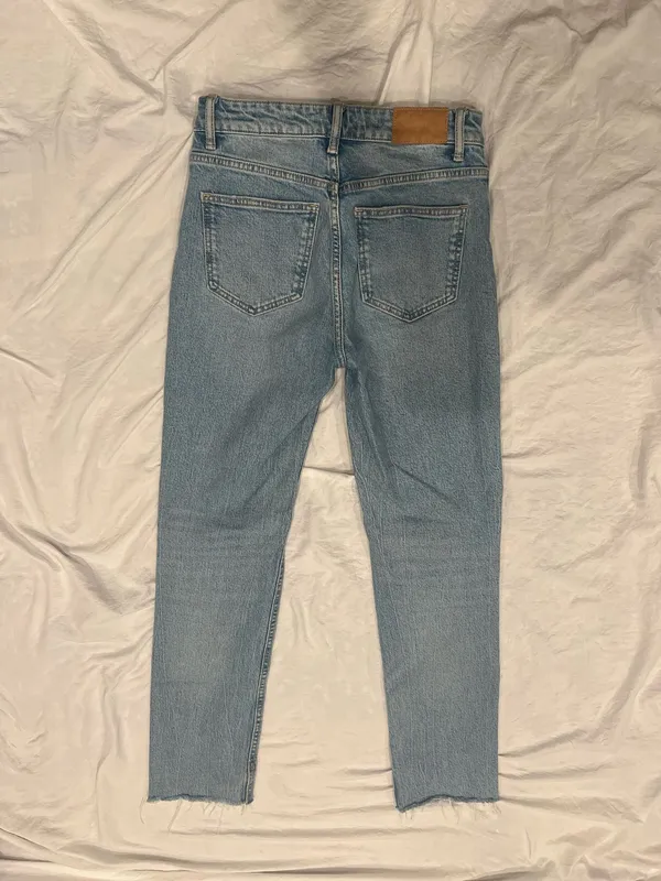 Zara Women's Light Blue Straight-Leg Jeans - Image 2