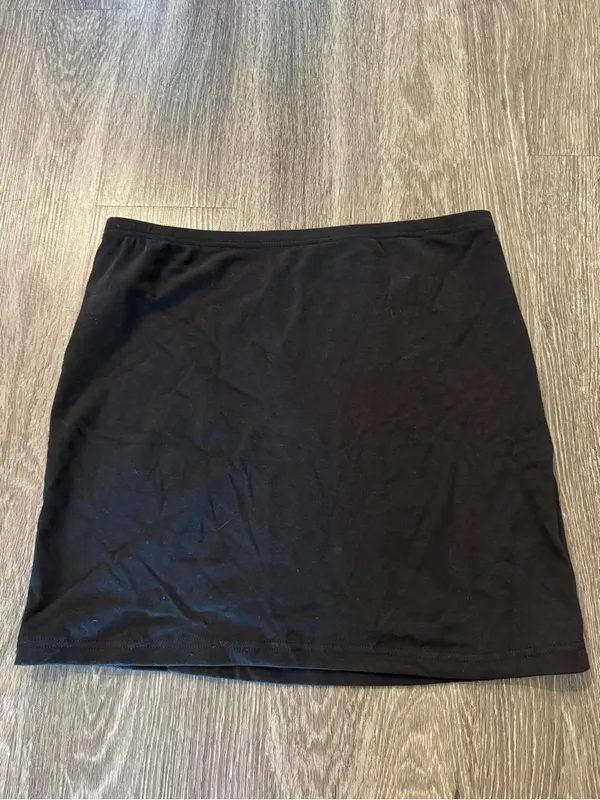 XL Black Mini Skirt - Image 4