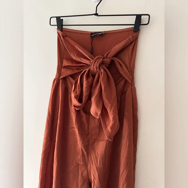 PrettyLittleThing Ruse Brown Bow Tie Front Wide Leg Jumpsuit‎ Strapless - Image 2