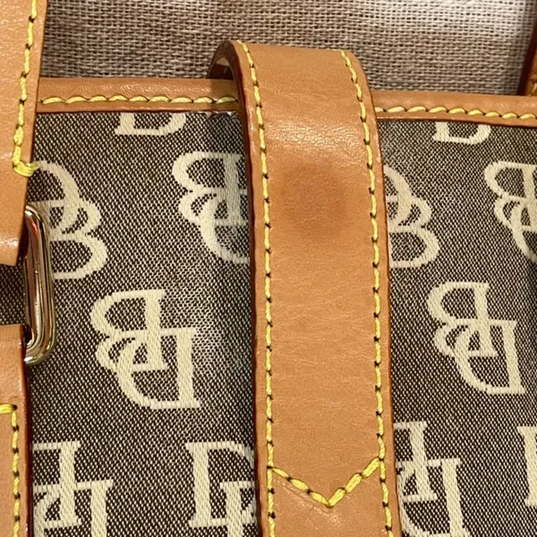 Dooney & Bourke | Vintage Tan and Gray Signature Classic Bucket Bag - Image 15