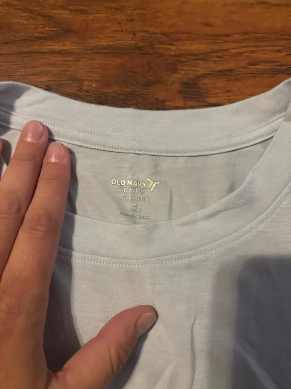 Old navy athletic top - Image 2