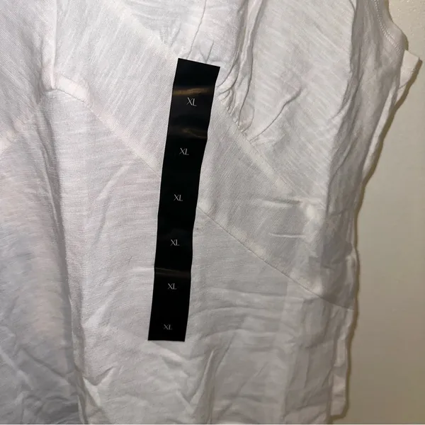 Banana Republic Short sleeve v neck cotton blend t-shirt in white size X-large - Image 7