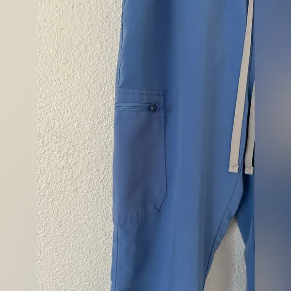 FIGS High Waisted Yola Skinny Scrub Pants in capri blue sz small - Image 5