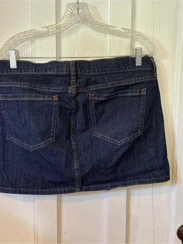 Old Navy Dark Blue Denim Mini Skirt with Contrast Yellow Stitching - Image 4