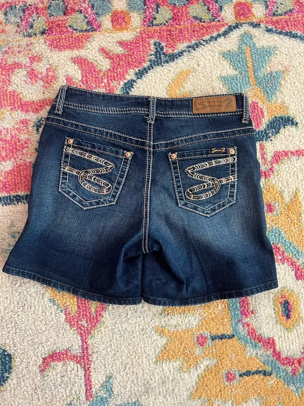 Size 4 Seven7 Dark Blue Denim Shorts - Image 2