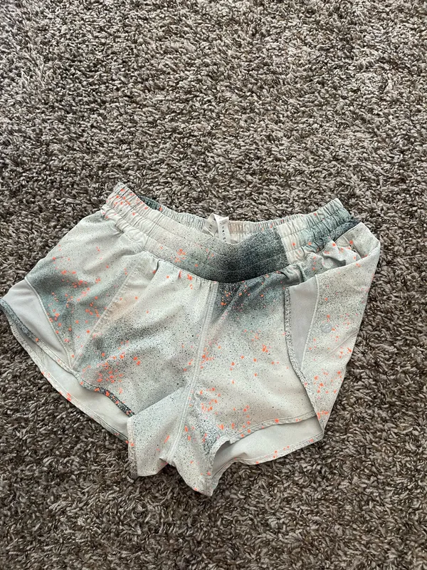 Lululemon LR Hotty Hot Shorts 2.5" Reflective - Image 4