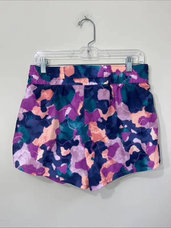 Reebok Women's Athletic Shorts Size Medium - Image 2