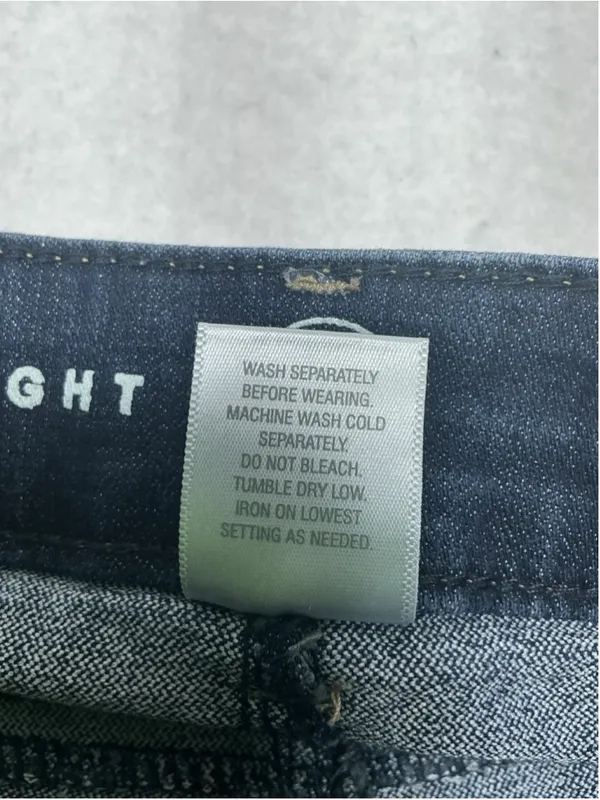 Woman’s w62 Signature Fit Straight Stretch Blue Denim Jeans size 6 short - Image 4